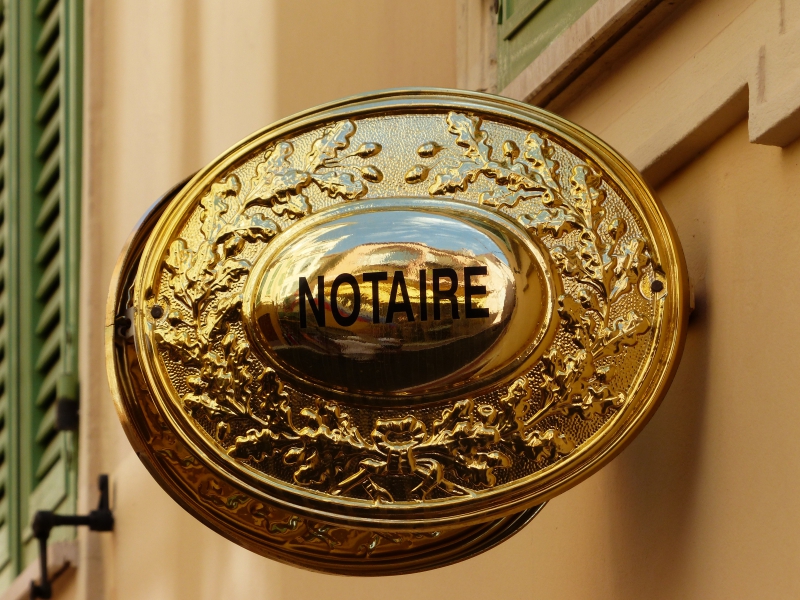 notaire-PEYMEINADE-min_advertising-golden-metal-money-lighting-brass-1013060-pxhere.com